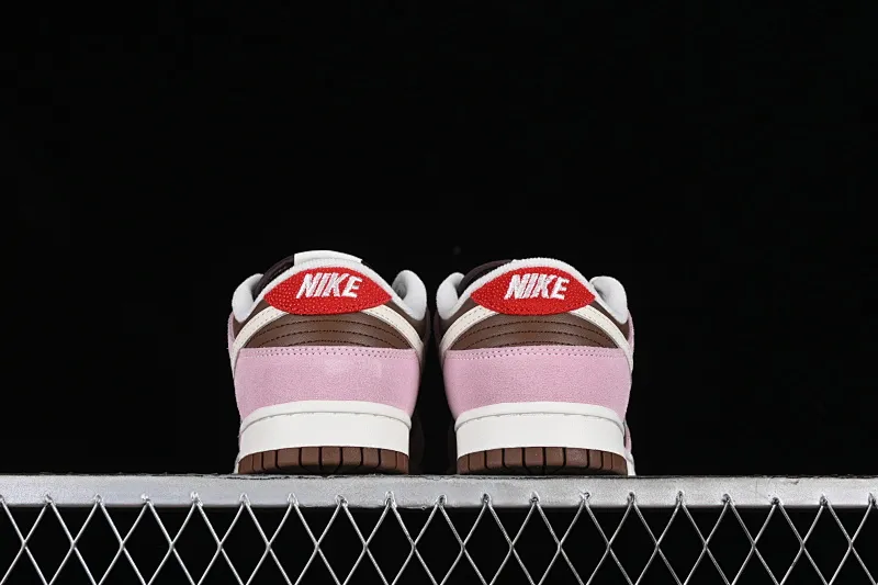 All Categories Nk SB Dunk Series Nk SB Dunk Low Low-top sneakers Stussy x Nk Dunk Low "Neapolitan" Reverse color SB low-top casual sneakers HM0987-200